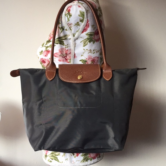 longchamp medium tote long handle